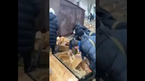 Ukraine War - Brave Ukraine Civilians Take up Arms