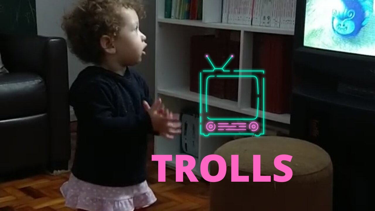 Baby Elisa dancing clapping to the sound of Trolls