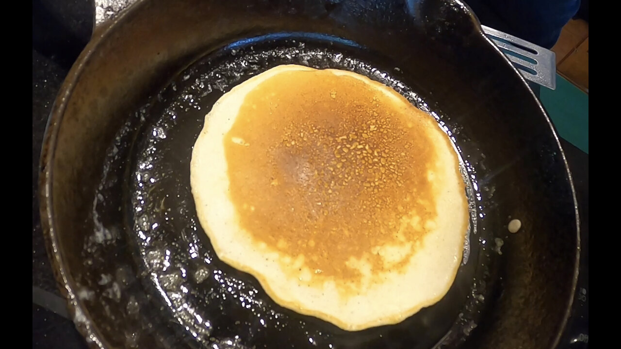 Dude Makes Pancakes