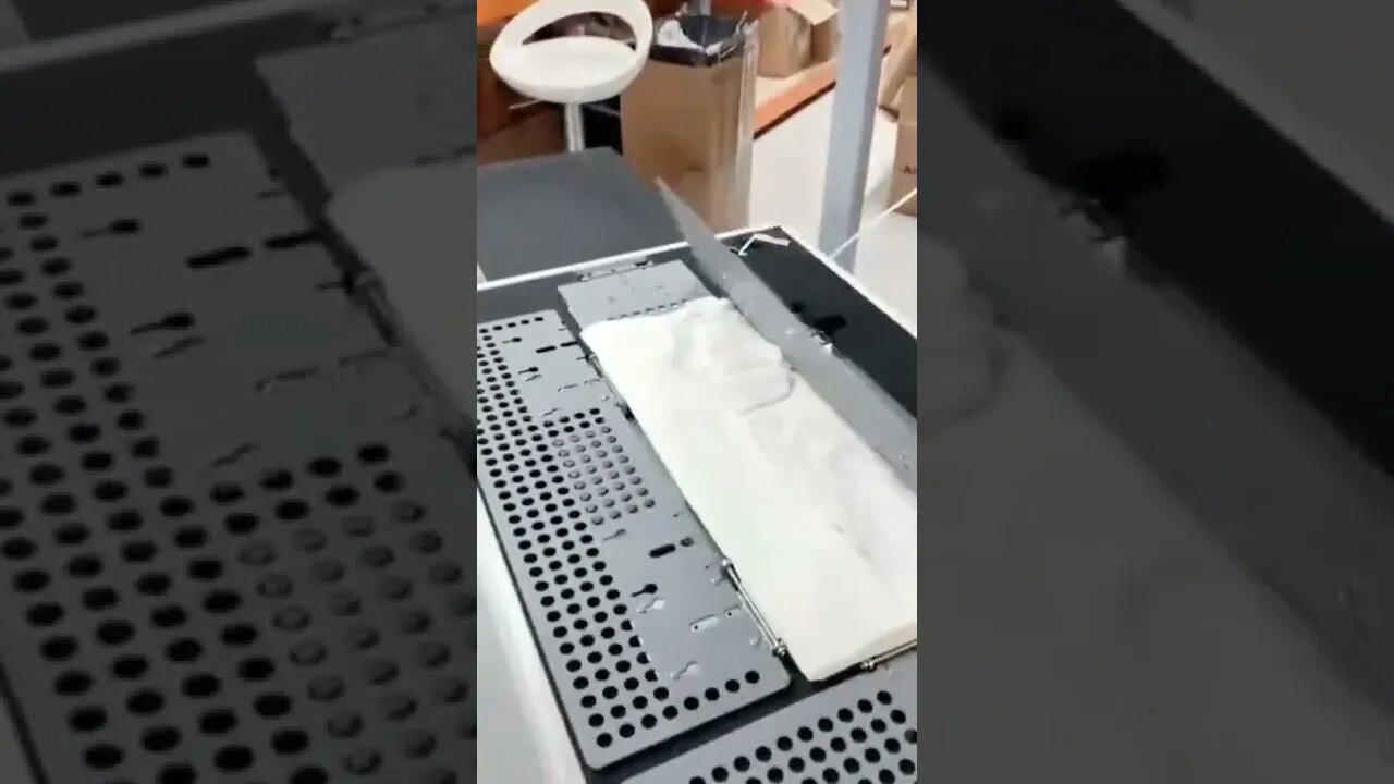 Automatic folding device