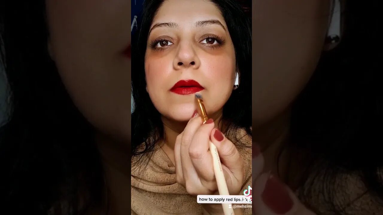 how to apply red lipstick #mehsimcreations #ytshorts #medoralipstick #lipsticktutorial #shorts