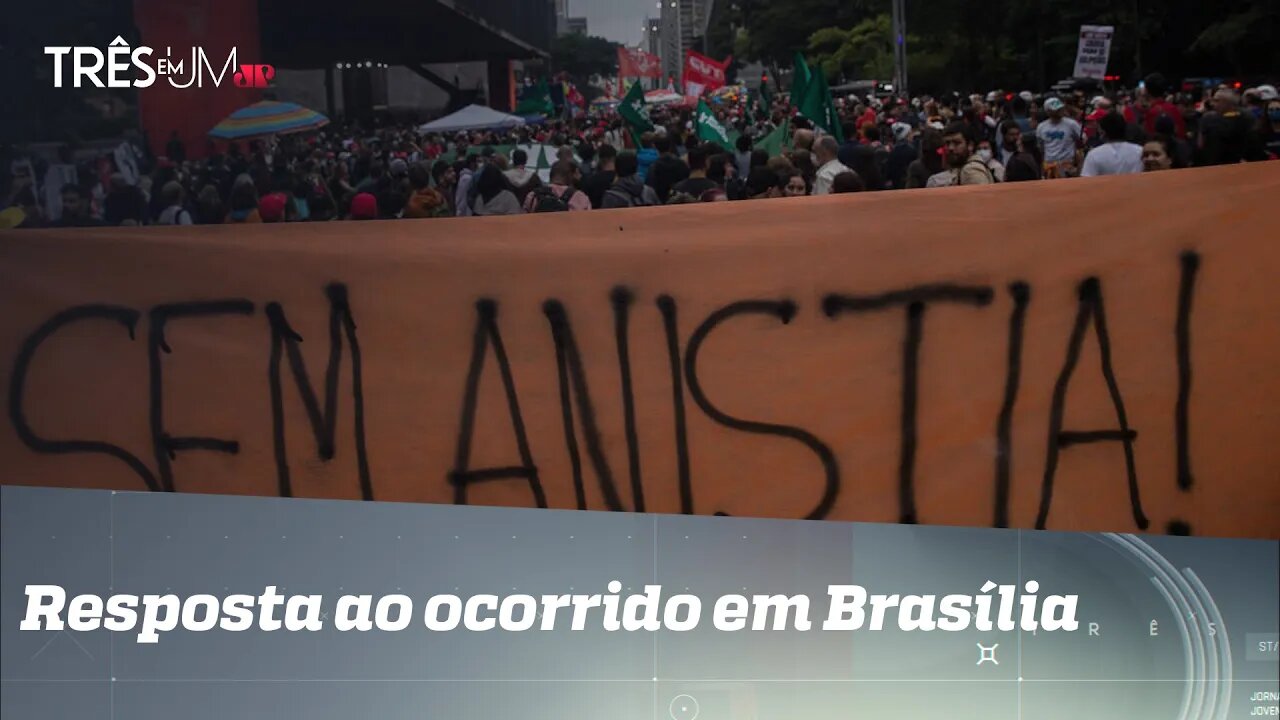 Grupos realizam ato pela democracia na Avenida Paulista