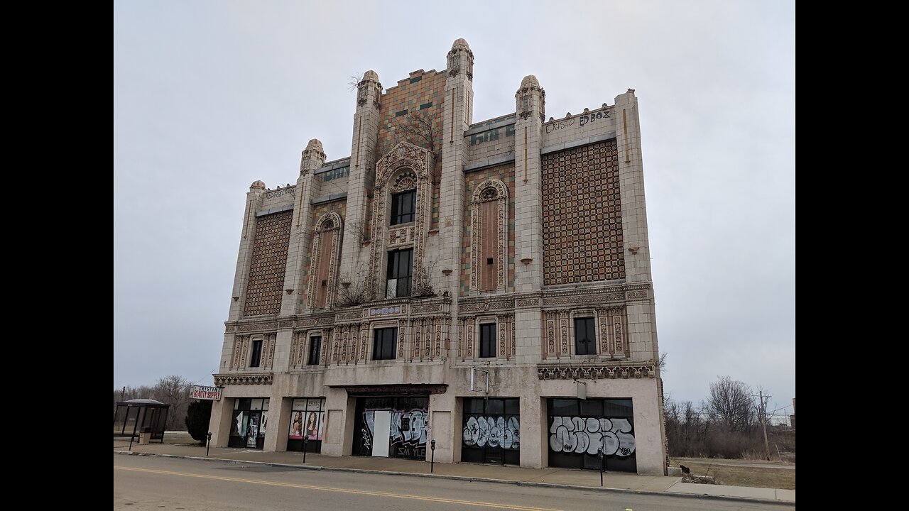 Exploring the Abandoned Majestic Theater | East St Louis March 2019