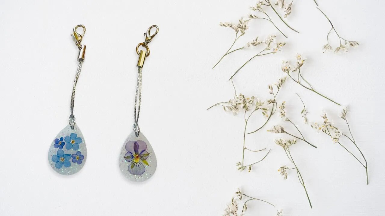 Pressed Flower Craft: UV Resin Keychain