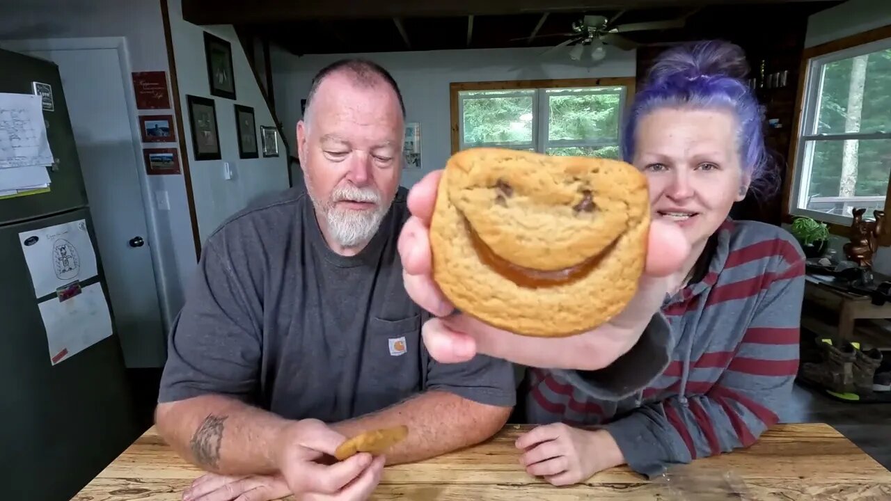 Little Debbie Pumpkin Delights. Watch As We Eat And Rate Them.