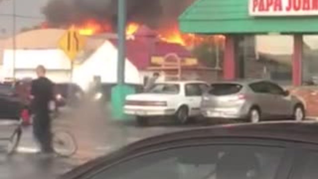 Massive fire breaks out at Phoenix Safeway store