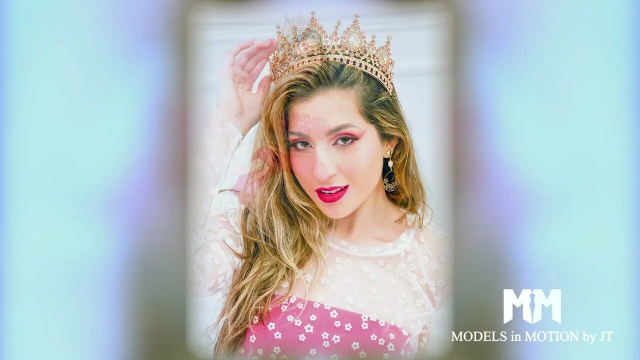 MIM 4K XMAS QUEENS