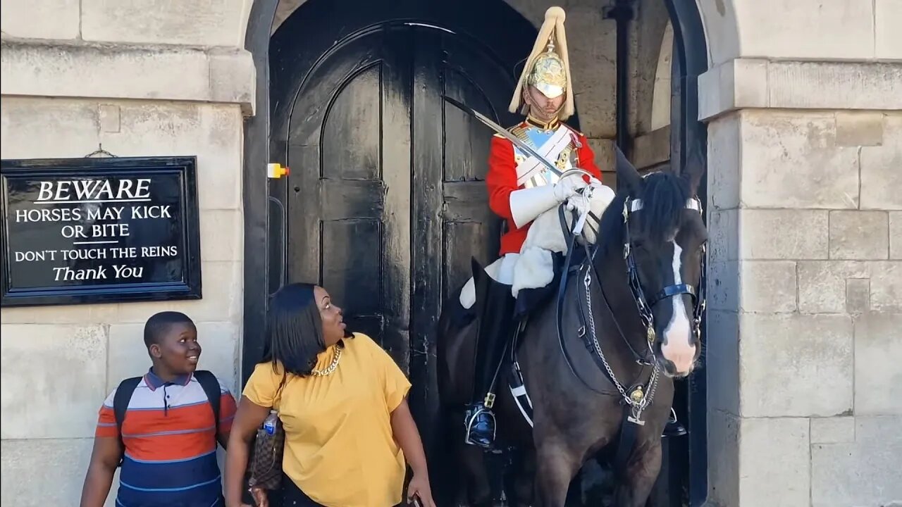 Get back tourist to close gets told #thekingsguard