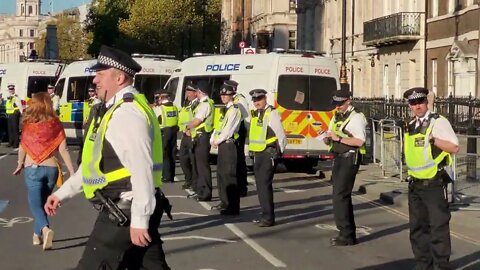 Police end their cordon westminster london Albanian protest #metpolice