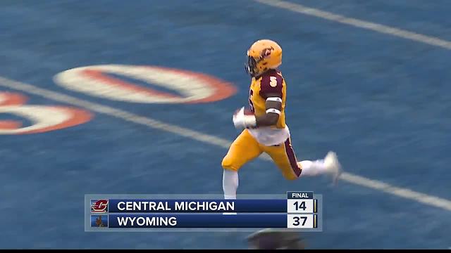 Josh Allen, Wyoming routs sloppy Central Michigan