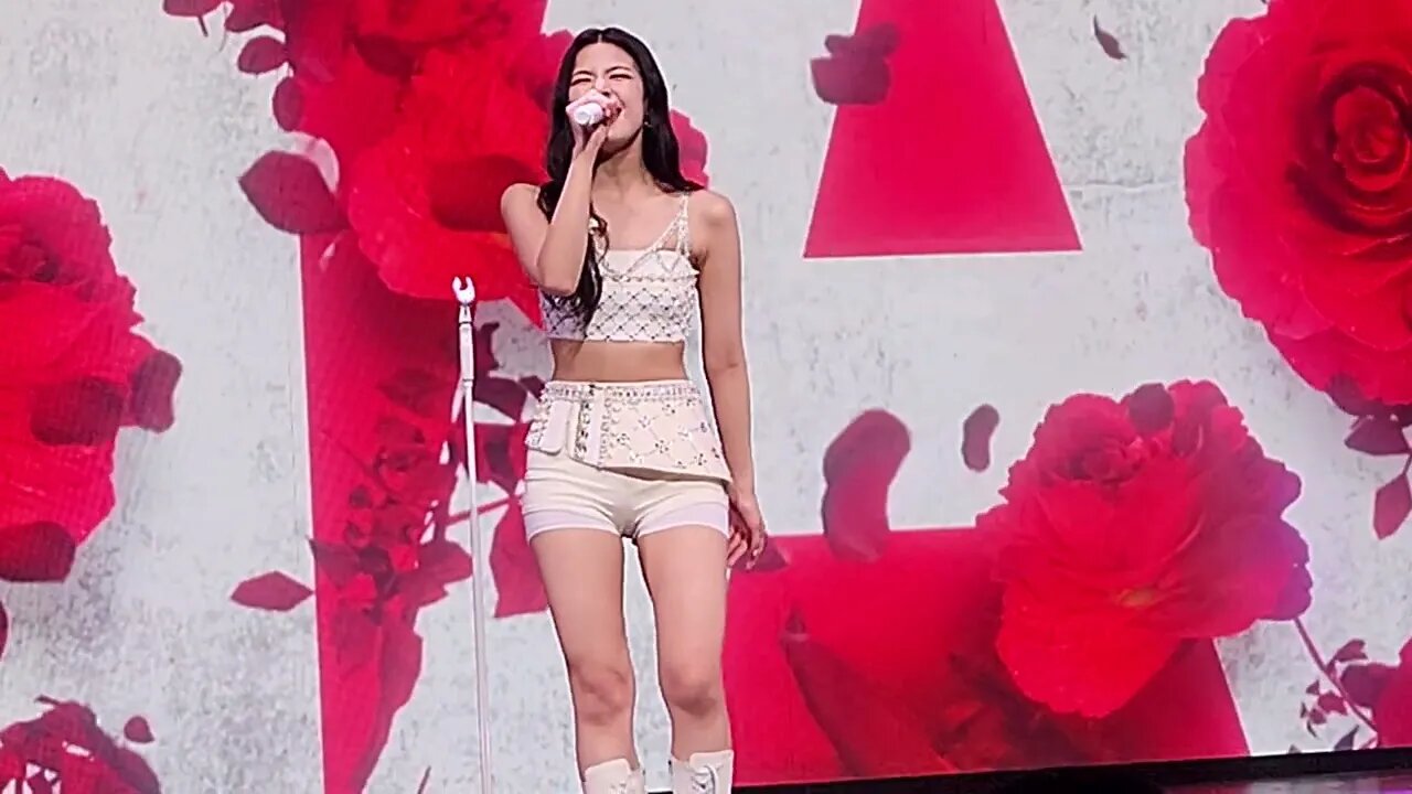 ITZY in Sugarland song Red (Taylor Swift cover) (Lia solo)