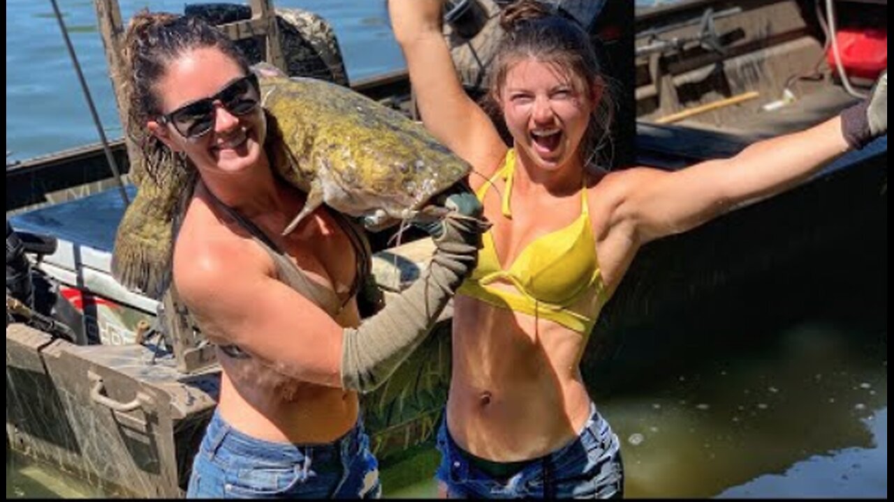 Sportswoman Courtney's First Noodling Trip!