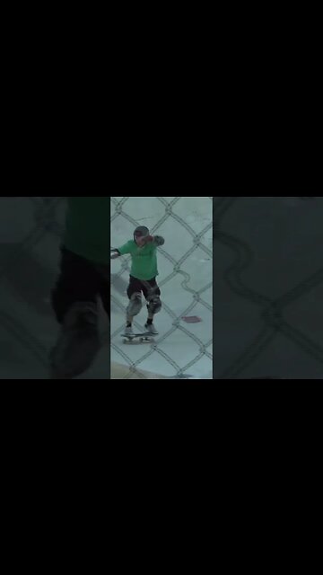 Billy Shredding Ridiculous #poolskateboarding #poolskating #badlands