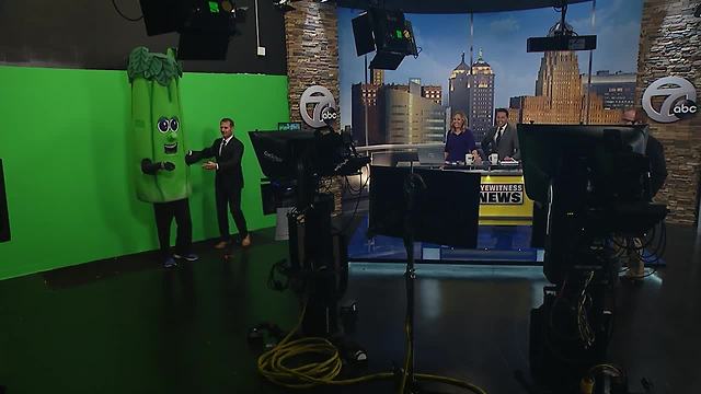 Celery visits the 7 Eyewitness News morning team before final Bisons race