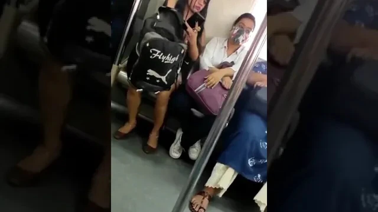 Delhi Metro कोच में हुआ नंगा नाच देंखें | #delhimetro #dmrc