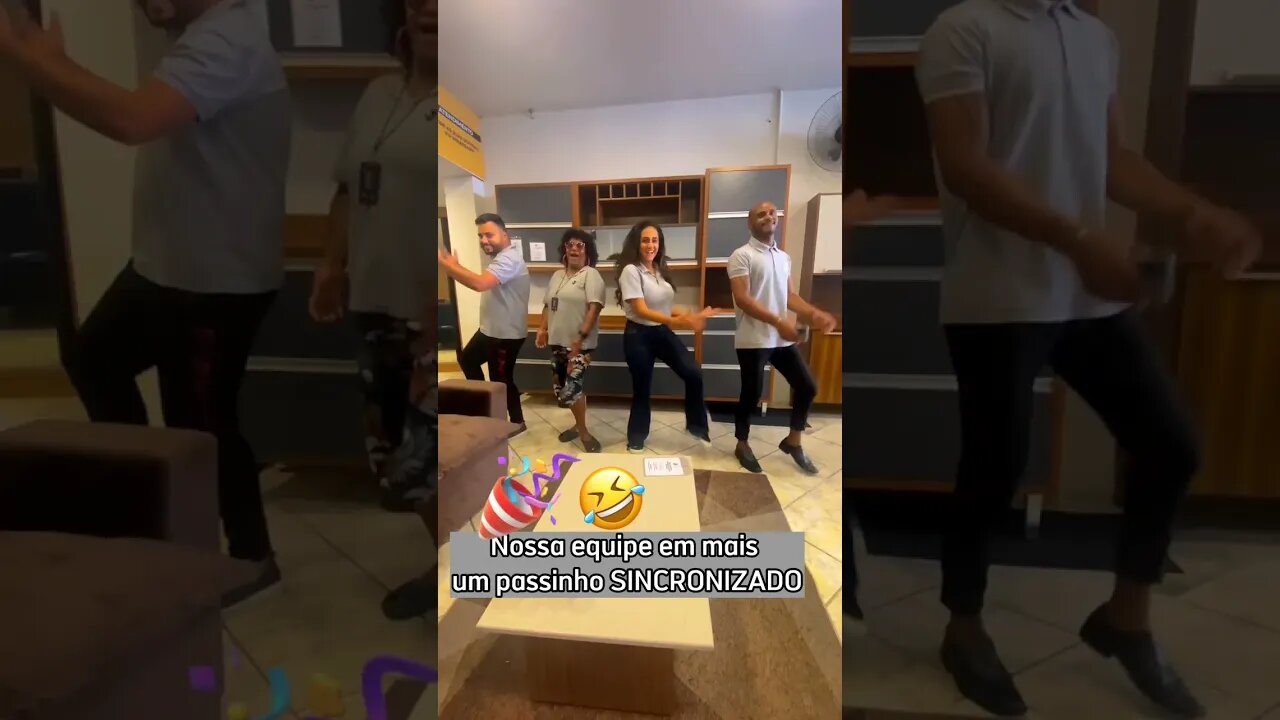 Conta pra gente: é ou não é a equipe mais engraçada de móveis do Rio?!