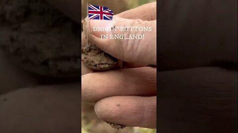 Diggin’ Old Buttons in England! #metaldetecting #metaldetectingengland #metaldetectinguk