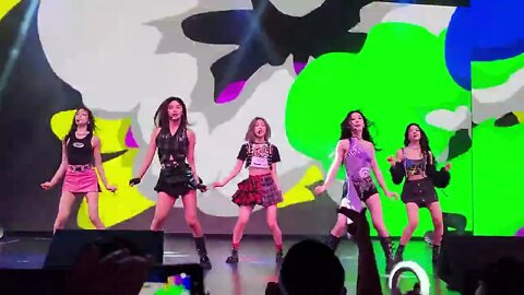 ITZY in Sugarland song Dalla Dalla