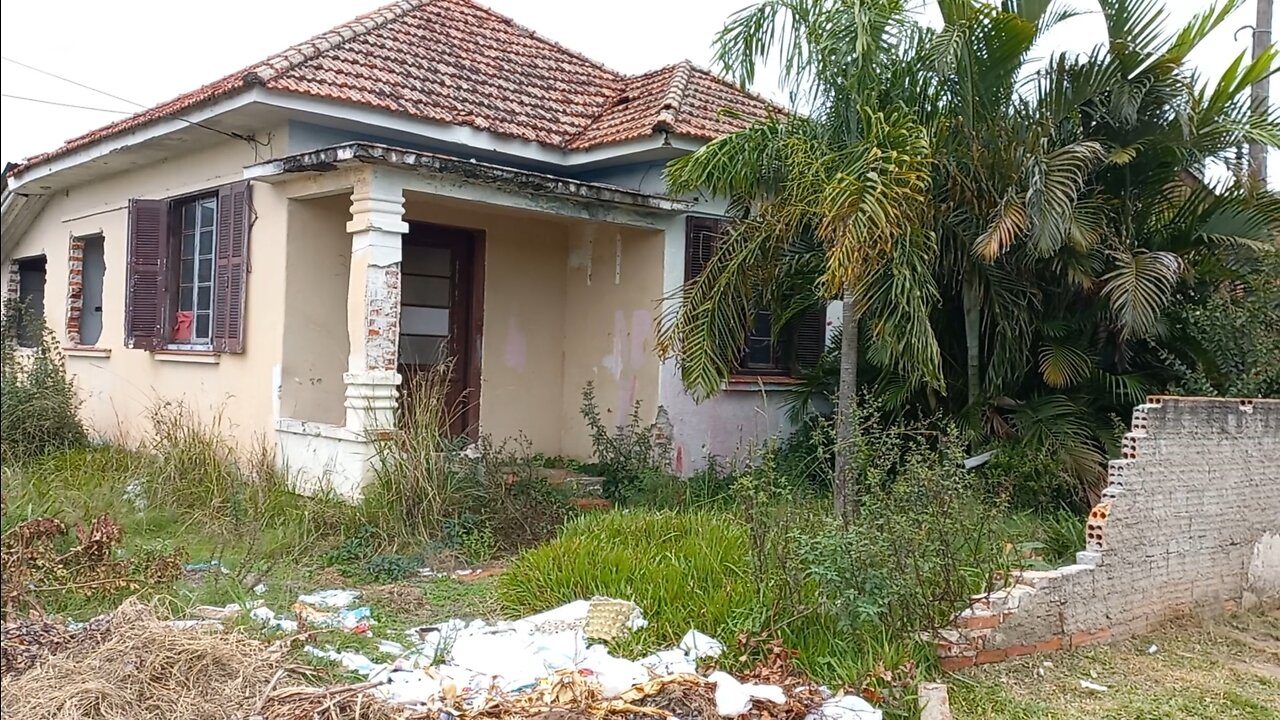 Casa abandonada em Canoas/RS