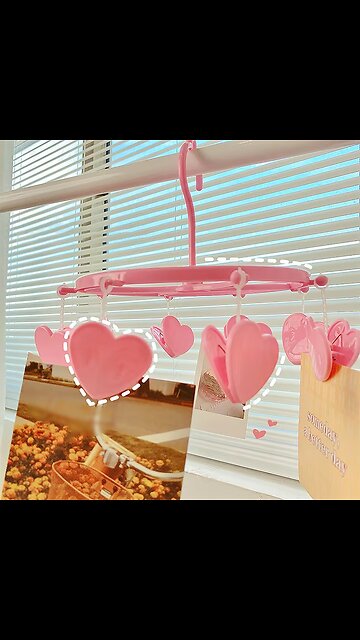 Cute Pink Dormitory With Strawberry, Heart-shaped Mini Plastic Clothes Hanger