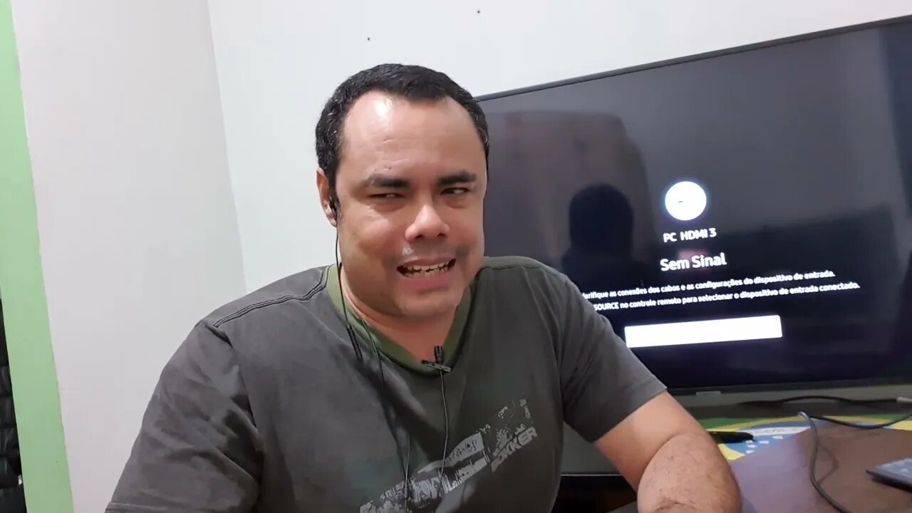 CRISE NA CNN: Teto desaba em apresentador durante transmissão ao vivo!