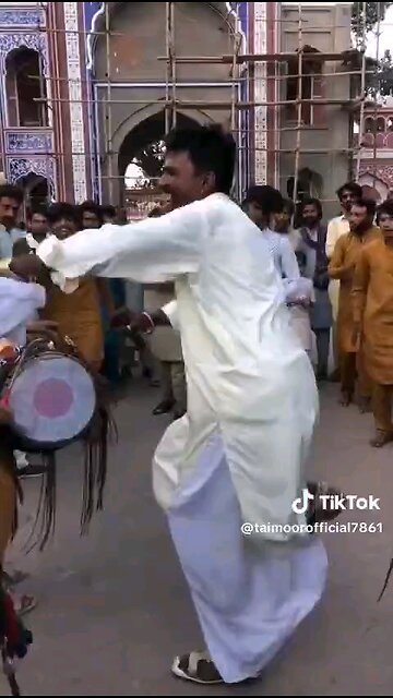 Zindagi sakoo nacha viral song