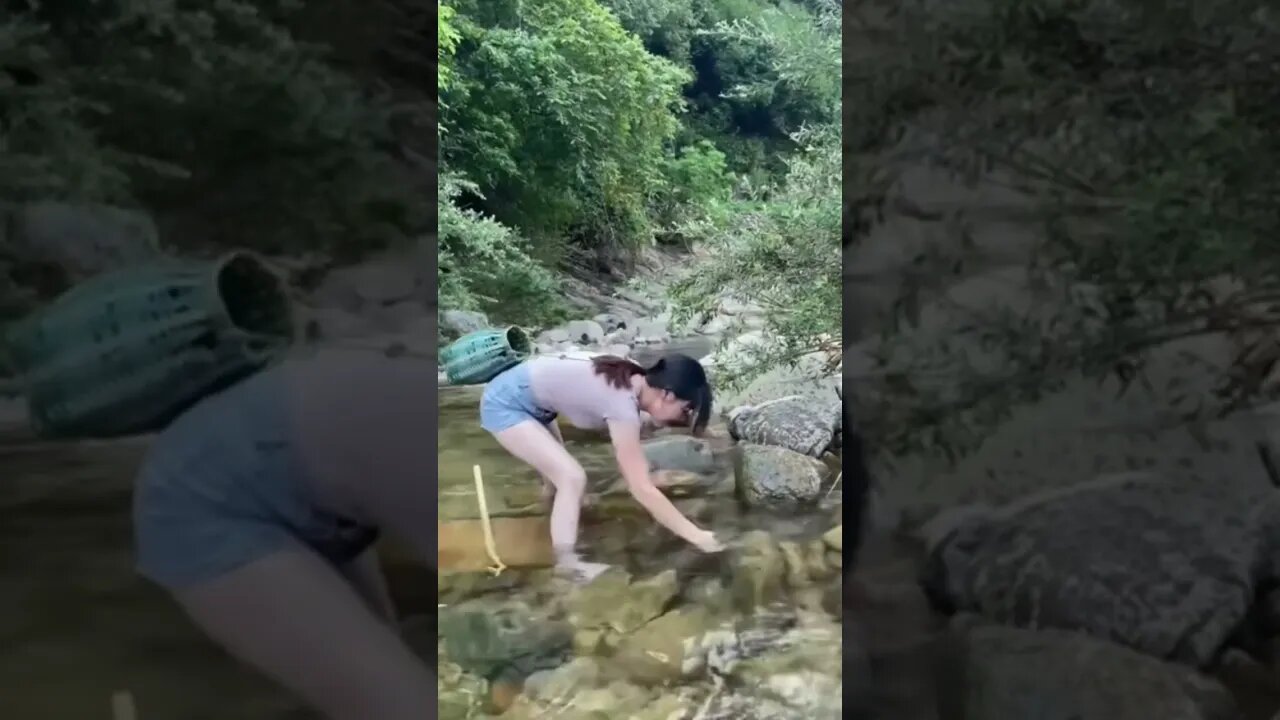 Chinese Country Girl Smashes A River To Death With Her Ckub