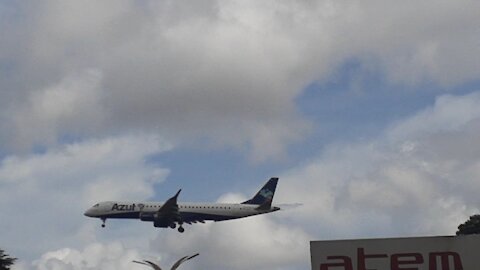 Embraer 195 PR-AJU na final antes de pousar em Manaus vindo de Tabatinga 17032021
