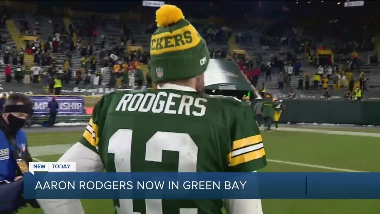 Aaron Rodgers arrives in Green Bay