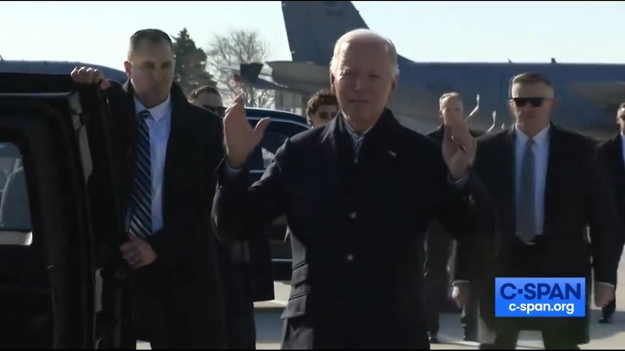 Biden FREEZES While Not Commenting on Colorado Stripping Trump From Ballot