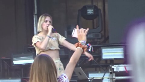 MØ ◉ Lollapalooza 2017 📅 02.04.2017 🎵 Cold Water 🎵 📍 Parque Ohiggins 🌎 Santiago Chile