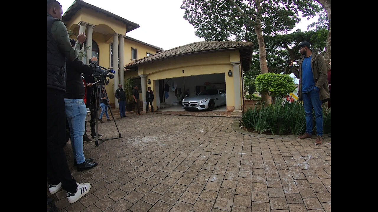 SOUTH AFRICA - Durban - HAWKS raid Zandile Gumede's house (Videos) (xw9)