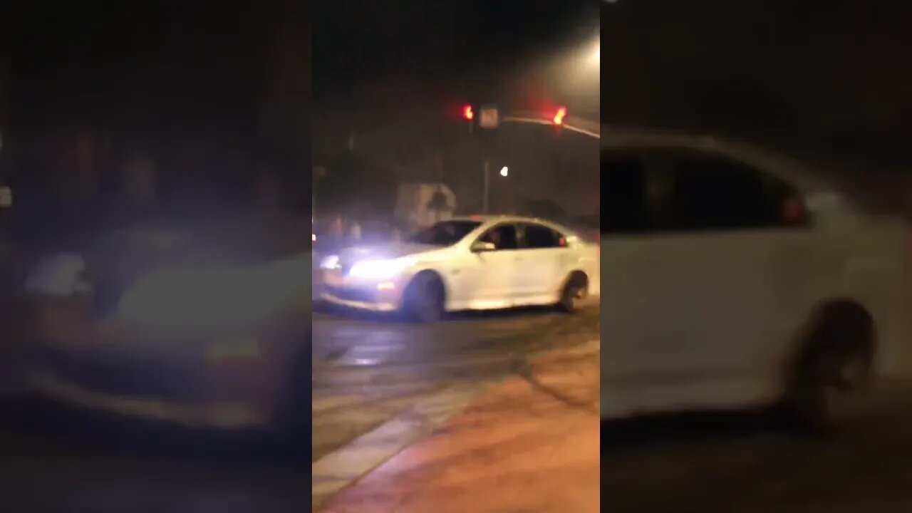 Pontiac G8 takes over an intersection in Mexico🇲🇽😂