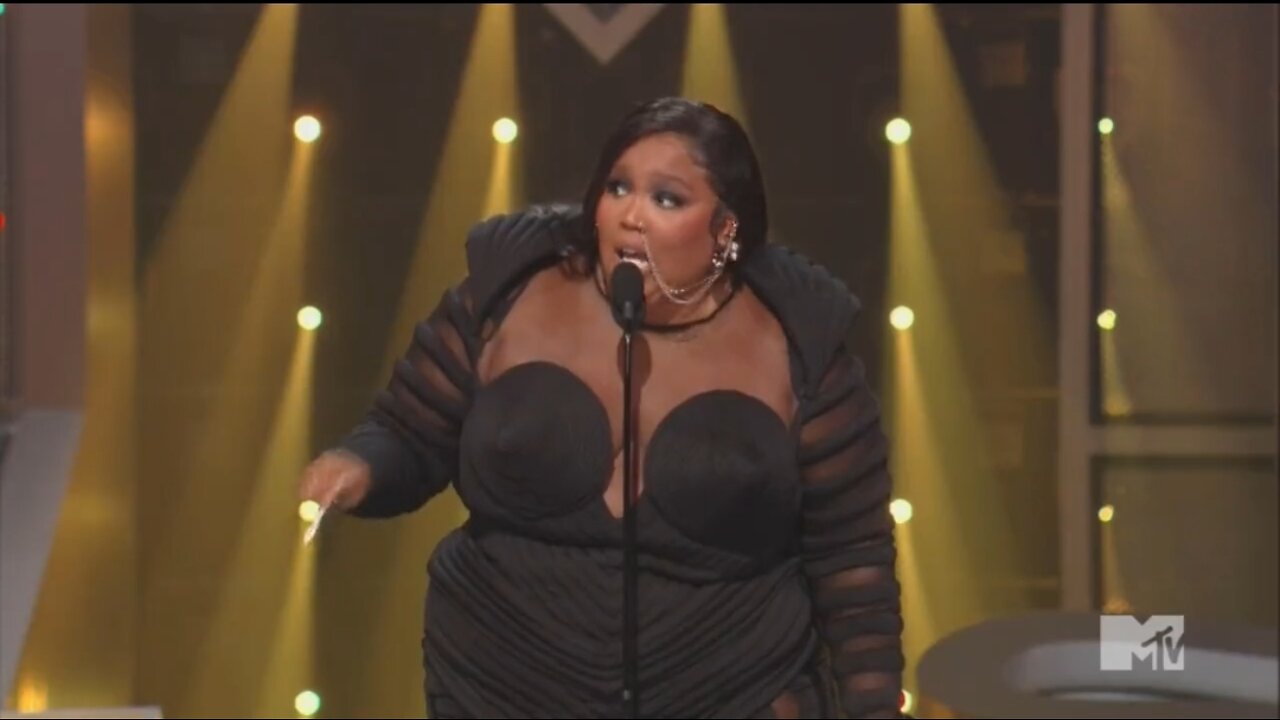 Singer Lizzo Claims She's Oppressed While Accepting VMA Award