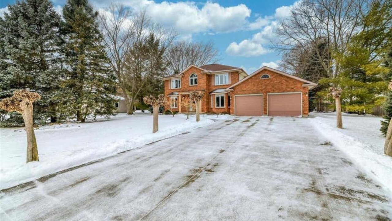 You Can Get Literally Get Lost In This 18-Room Ontario Home For Sale