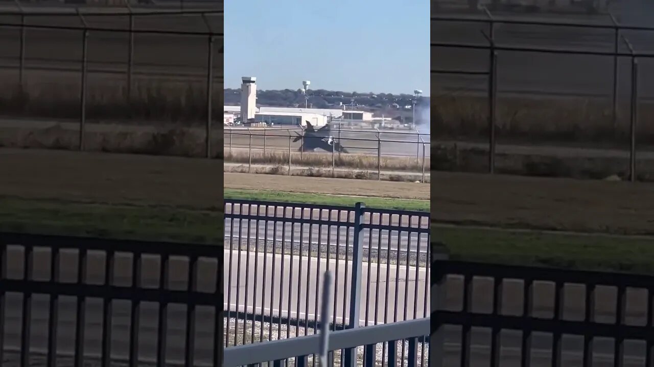 An F-35B just crashed at JRB Fort Worth during a failed vertical landing #shorts