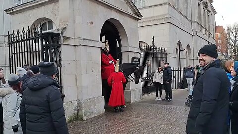 Make way all the tourist's stop to steir #horseguardsparade
