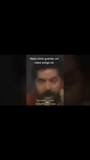 Vídeo bom pra aquele imbecil que sempre fala que Lula governou e não foi implantado o socialismo.