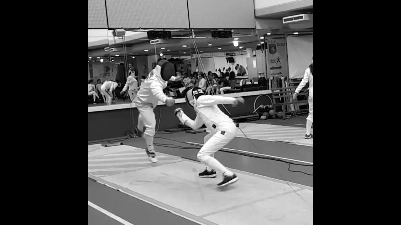 Epee Fencing - Distracting the Opponent - Shifting Center of Weight!