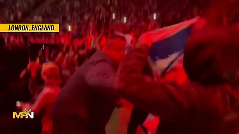 Yochy Davis attempts to pull out Israeli flag at Roger Waters show (1/2)