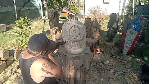 Easy chainsaw carving a pumpkin everyone can do.#chainsawcarving #chainsawart