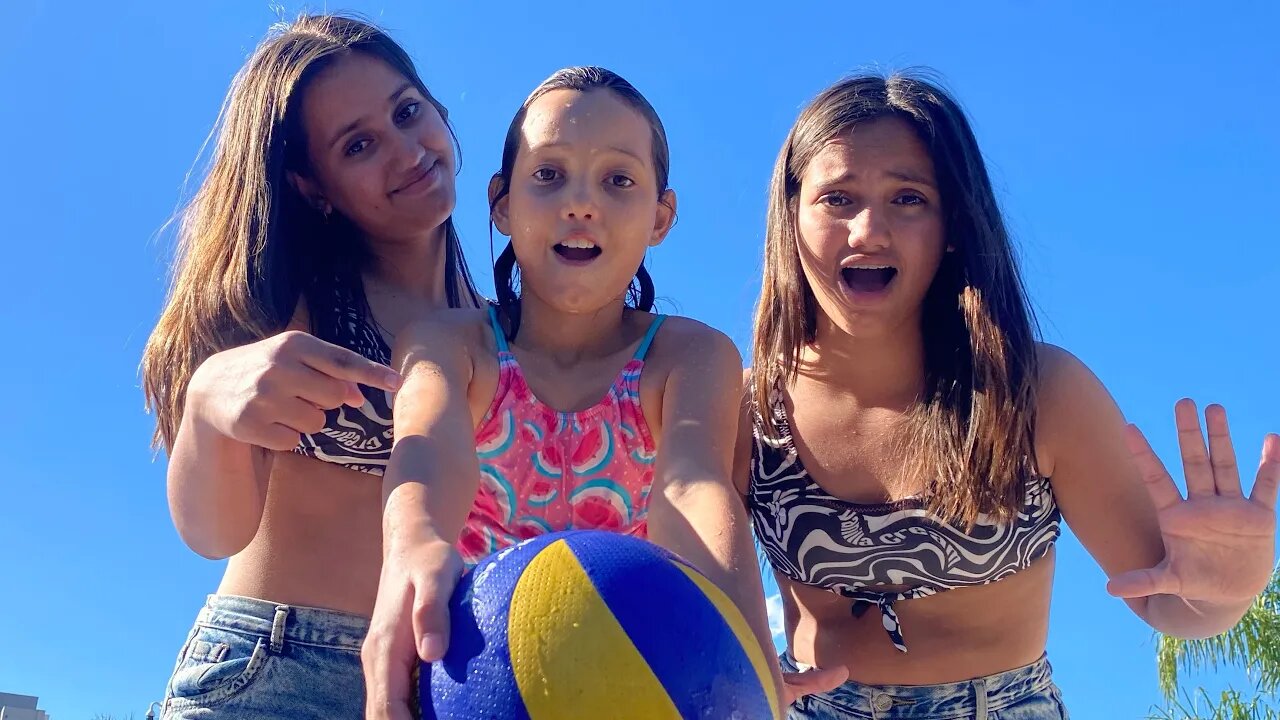 VOLEI NA PISCINA ! 3 irmãs demais