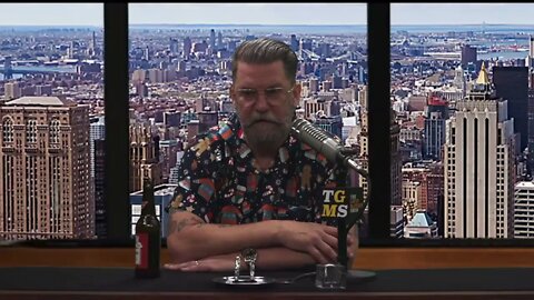 Gavin McInnes is on the beach (GoML Censored TV) 😂