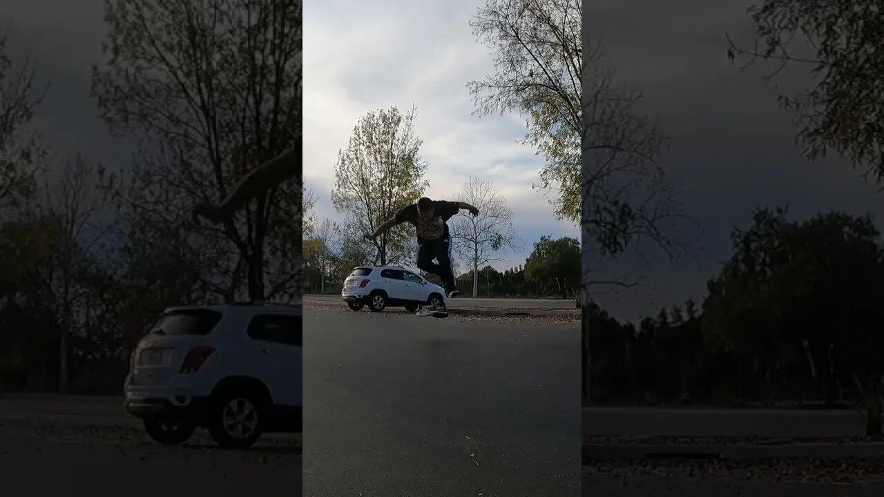 It’s been awhile… here’s a tre flip #poser #shorts #sk8 #skateboarding #treflip #skateboard #360flip