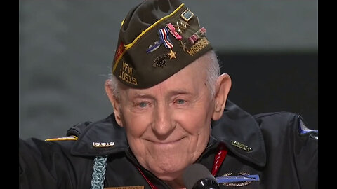 WW2 Veteran Brings Down the House When He Says He Would RE-ENLIST Under President Trump