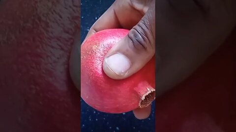 This is how you squeeze pomegranate juice