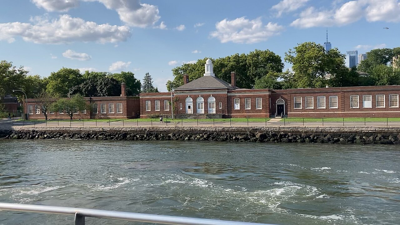 Governors Island Ferry: Yankee Pier to Manhattan & South Street Seaport