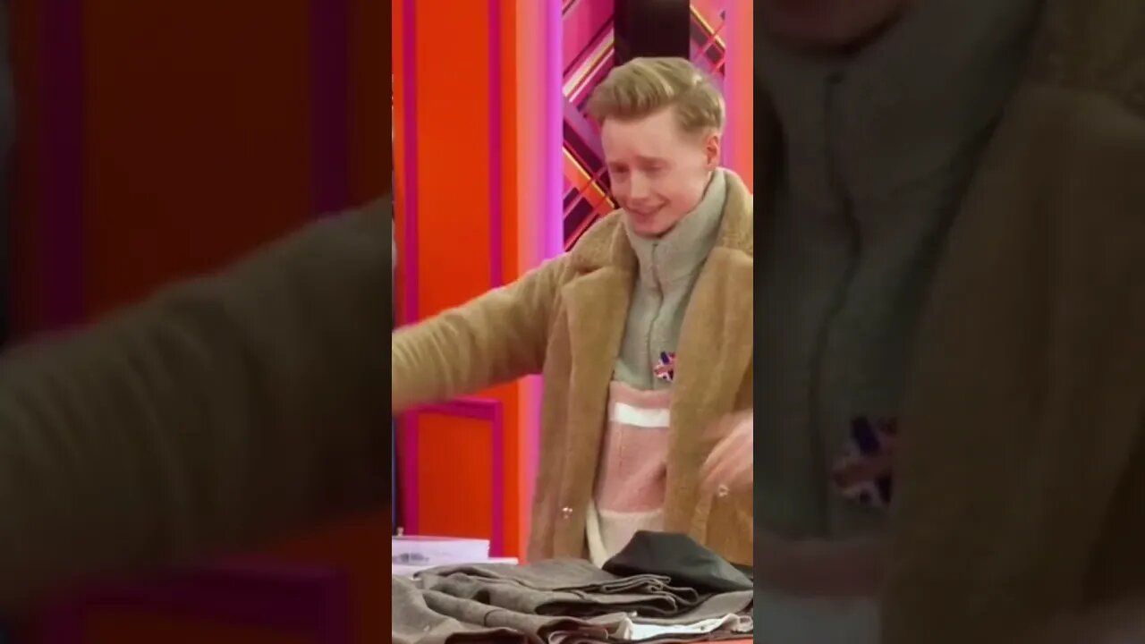 Rupaul dying over scarlett harlett’s macaulay culkin impression 😠#rupaulsdragrace #dragrace