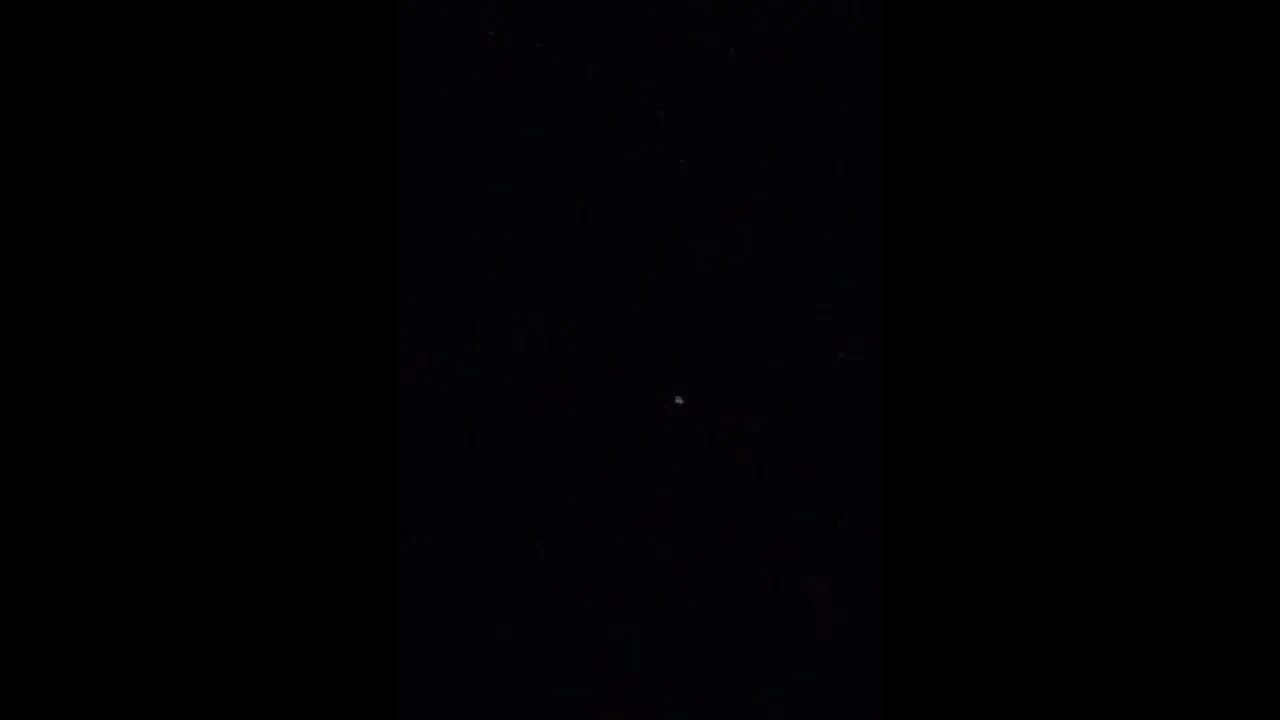 Flashing Light From Aircraft or UFO? What is it?