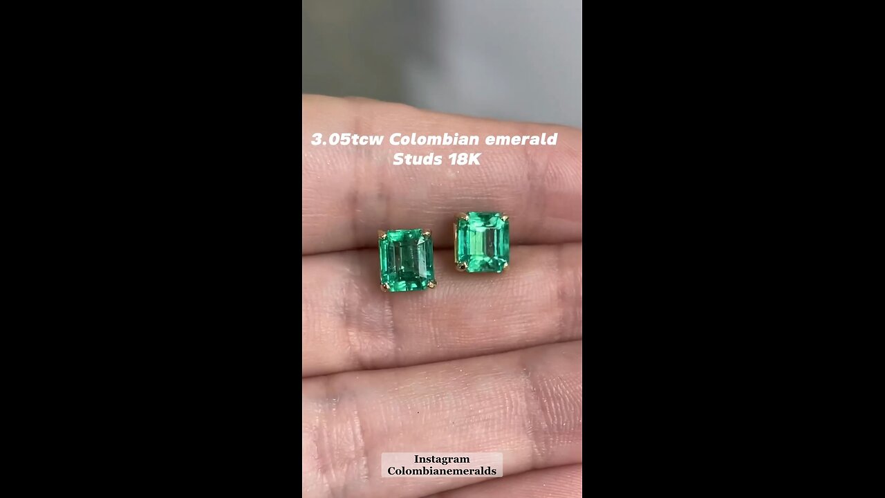 Glowing classic 18K for prong Crystal clean transparent VS Emerald cut emerald stud earrings